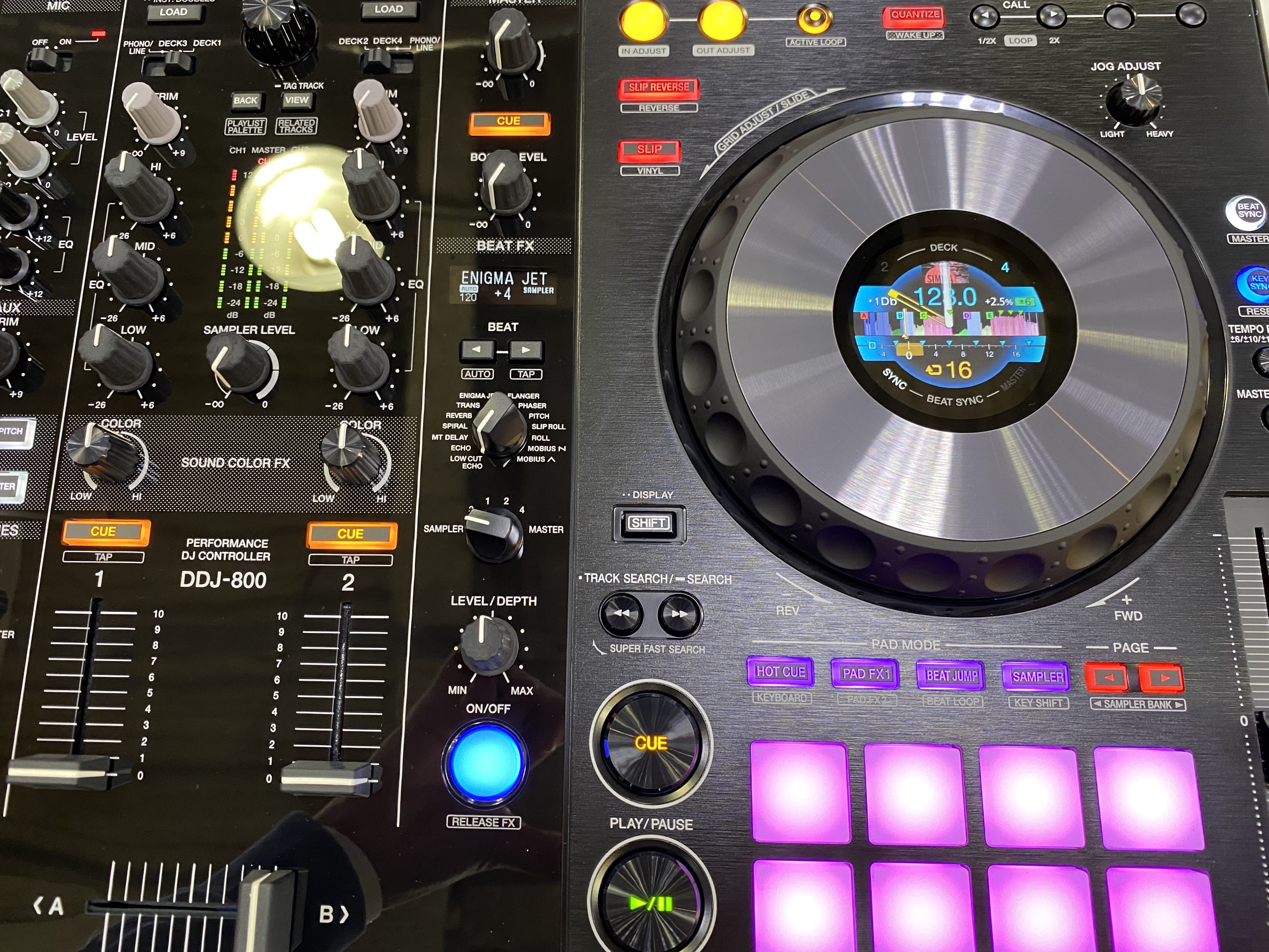 DJ】上位機譲りの機能を搭載しながら軽量化したDJコントローラーDDJ