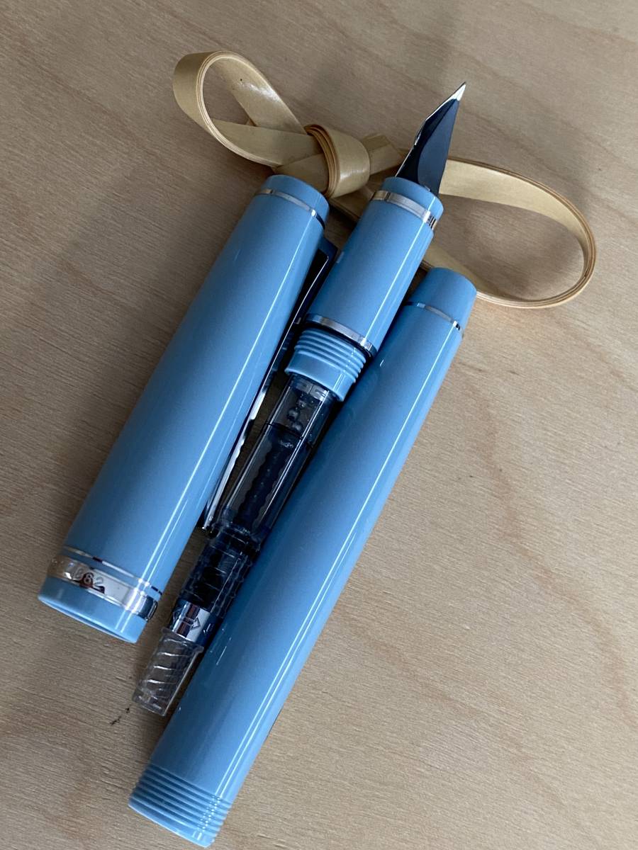梅田茶屋町店10周年 限定万年筆 エラボー ブルーシルバー SEF(極細)