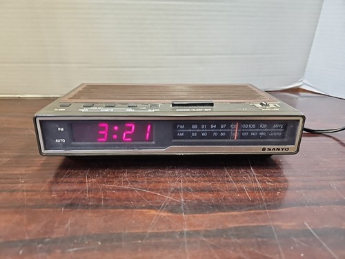 〇Db右1117 昭和レトロ SANYO デジタルクロックラジオ RM5200 〇Db右