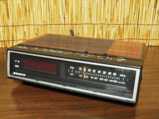 サンヨー デジタルクロック ラジオ （RM－5100） - 「宝の森