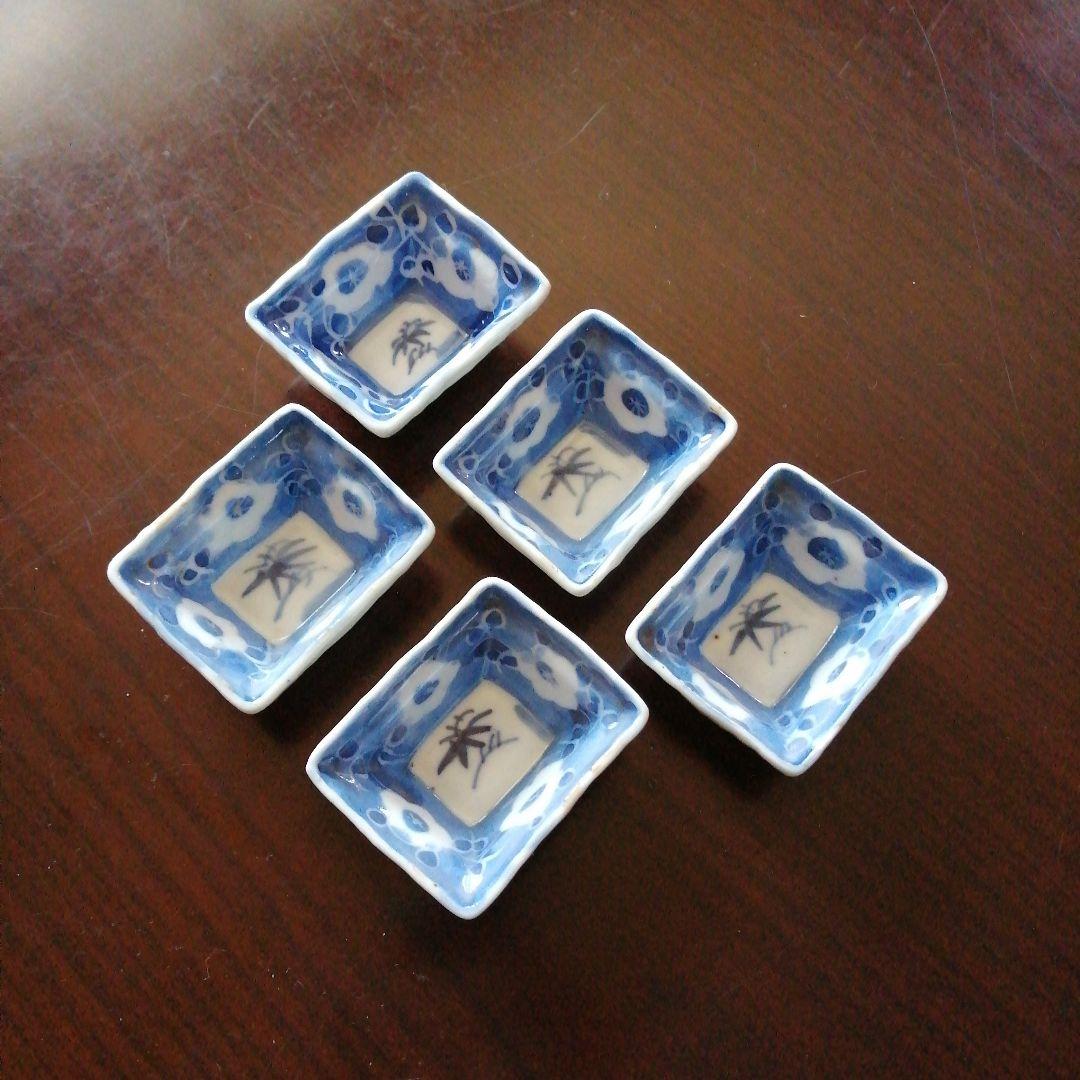 古伊万里　染付梅紋手塩皿　5客　6cm　江戸中期（1750-1790年頃） 古伊万里】 染付白抜き雲鶴梅花文豆皿 手塩皿 10客セット 江戸後期