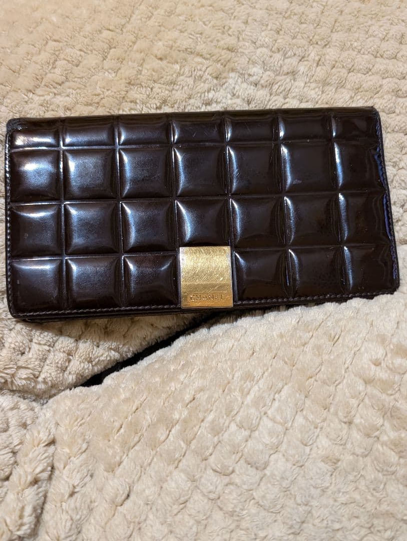 CHANEL ブラウンキルティング二つ折り財布